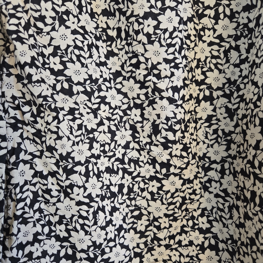 Free Assembly Women's True Black Ditsy Black Tan Floral Button-Front Shirt Large - Picture 8 of 10